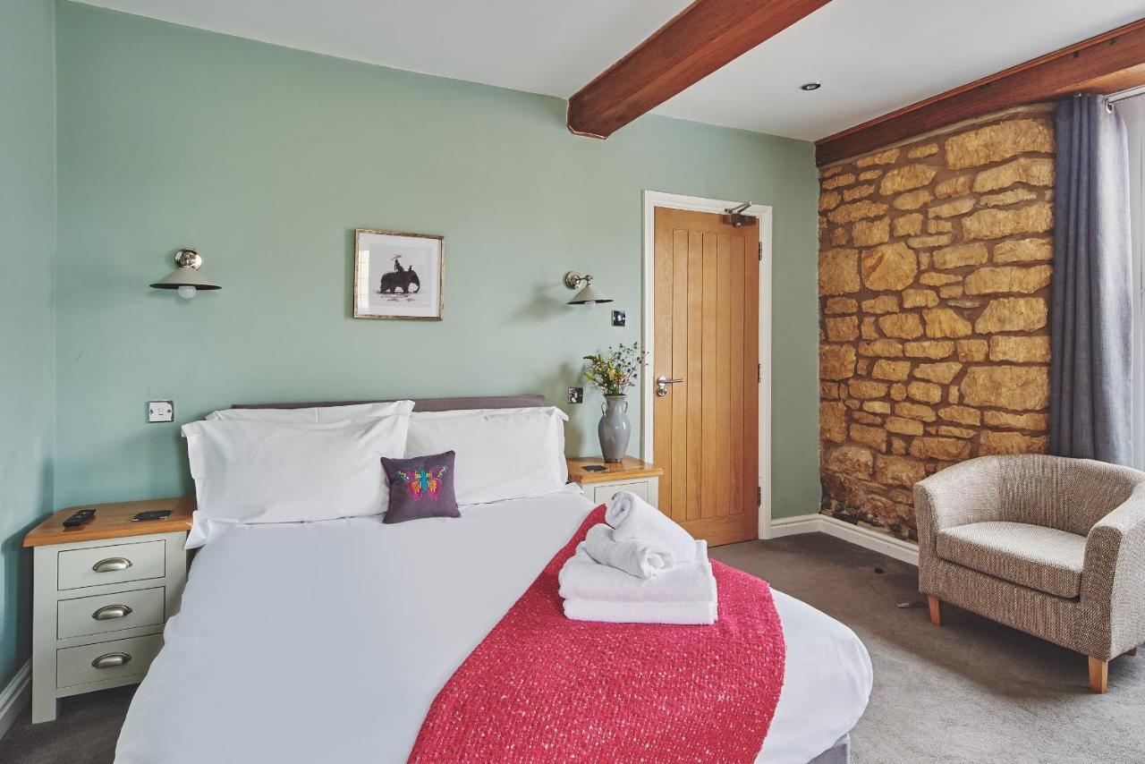 The Lansdowne Guest House Bourton-on-the-Water Extérieur photo A bedroom at The Old Post Office