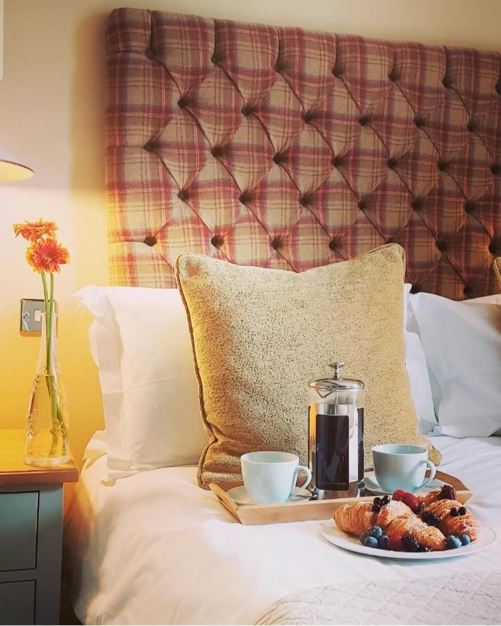 The Lansdowne Guest House Bourton-on-the-Water Extérieur photo A room at The Old parsonage