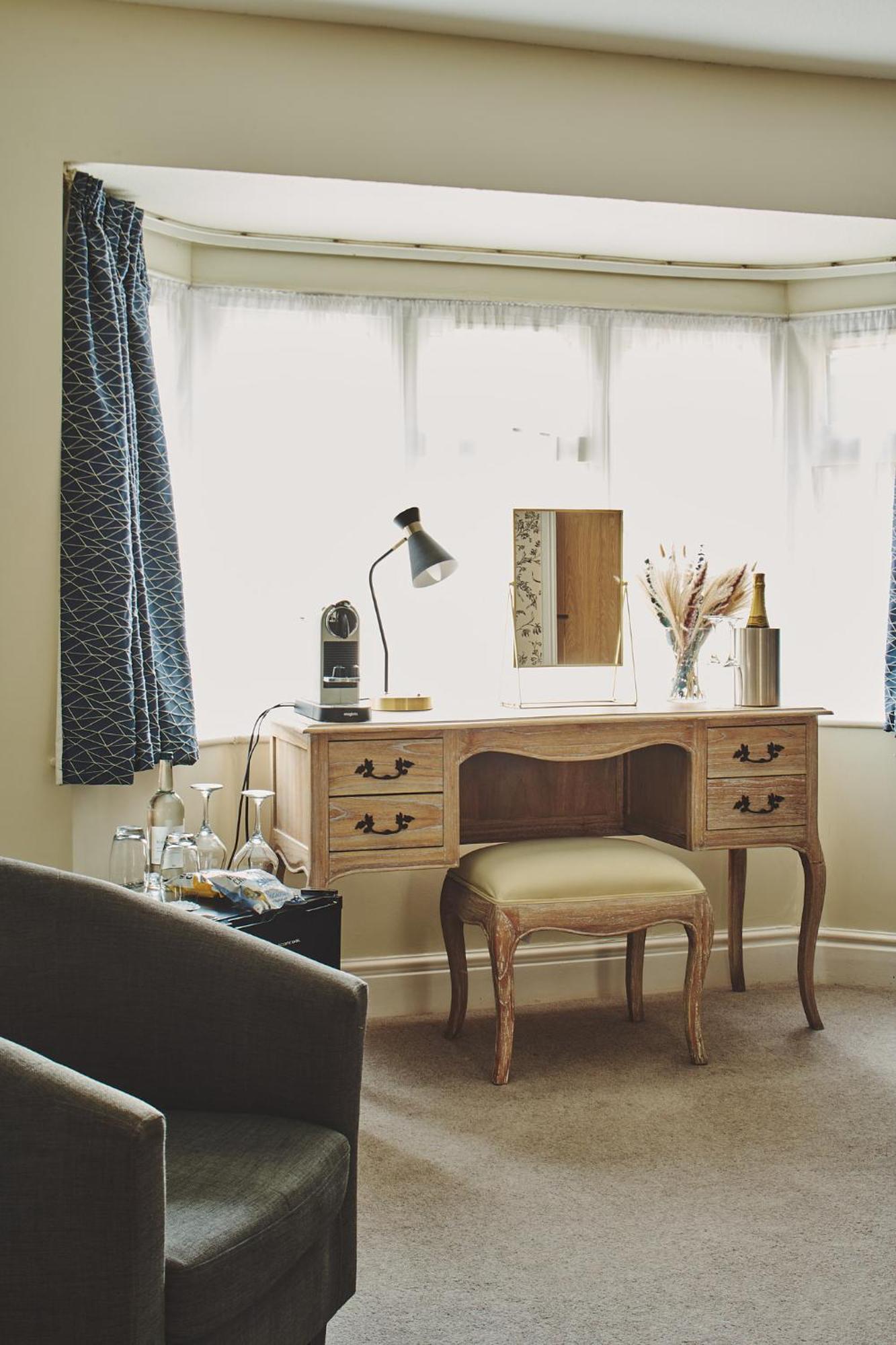 The Lansdowne Guest House Bourton-on-the-Water Extérieur photo A dressing table