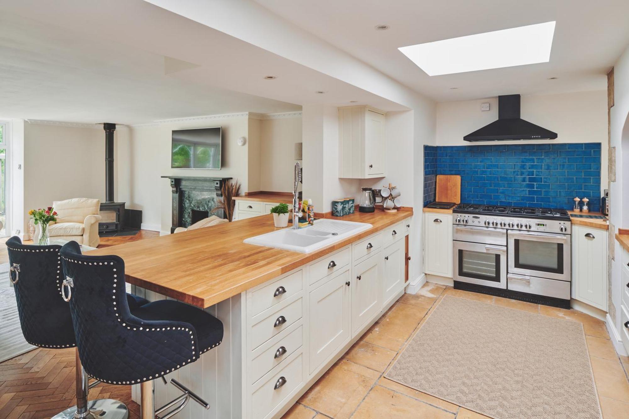 The Lansdowne Guest House Bourton-on-the-Water Extérieur photo A kitchen with a skylight