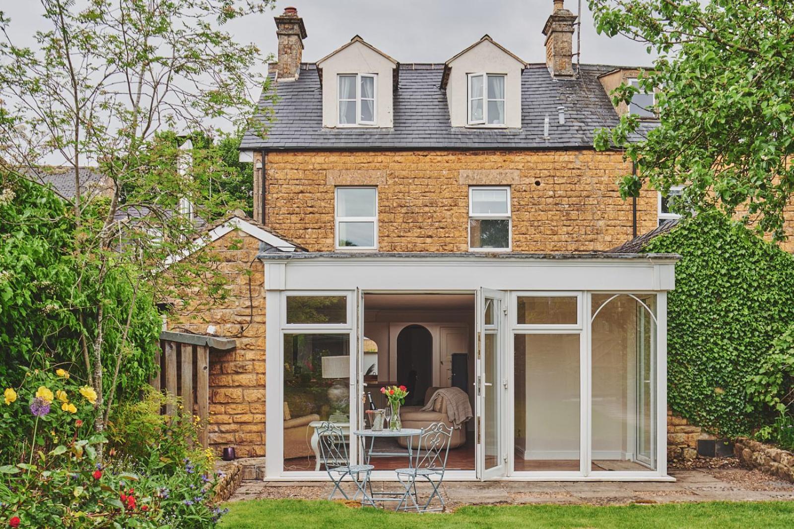 The Lansdowne Guest House Bourton-on-the-Water Extérieur photo A conservatory