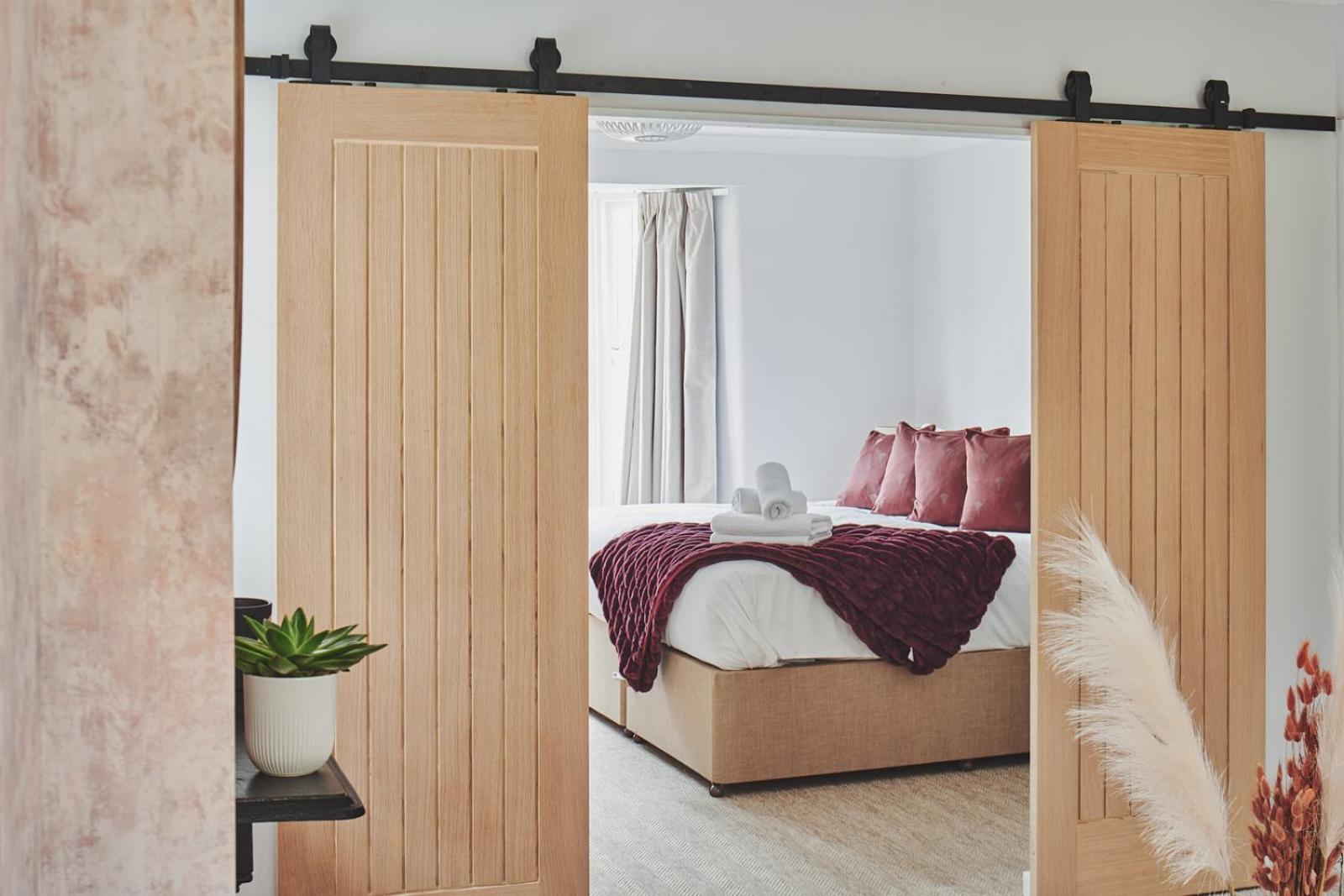 The Lansdowne Guest House Bourton-on-the-Water Extérieur photo Sliding barn doors