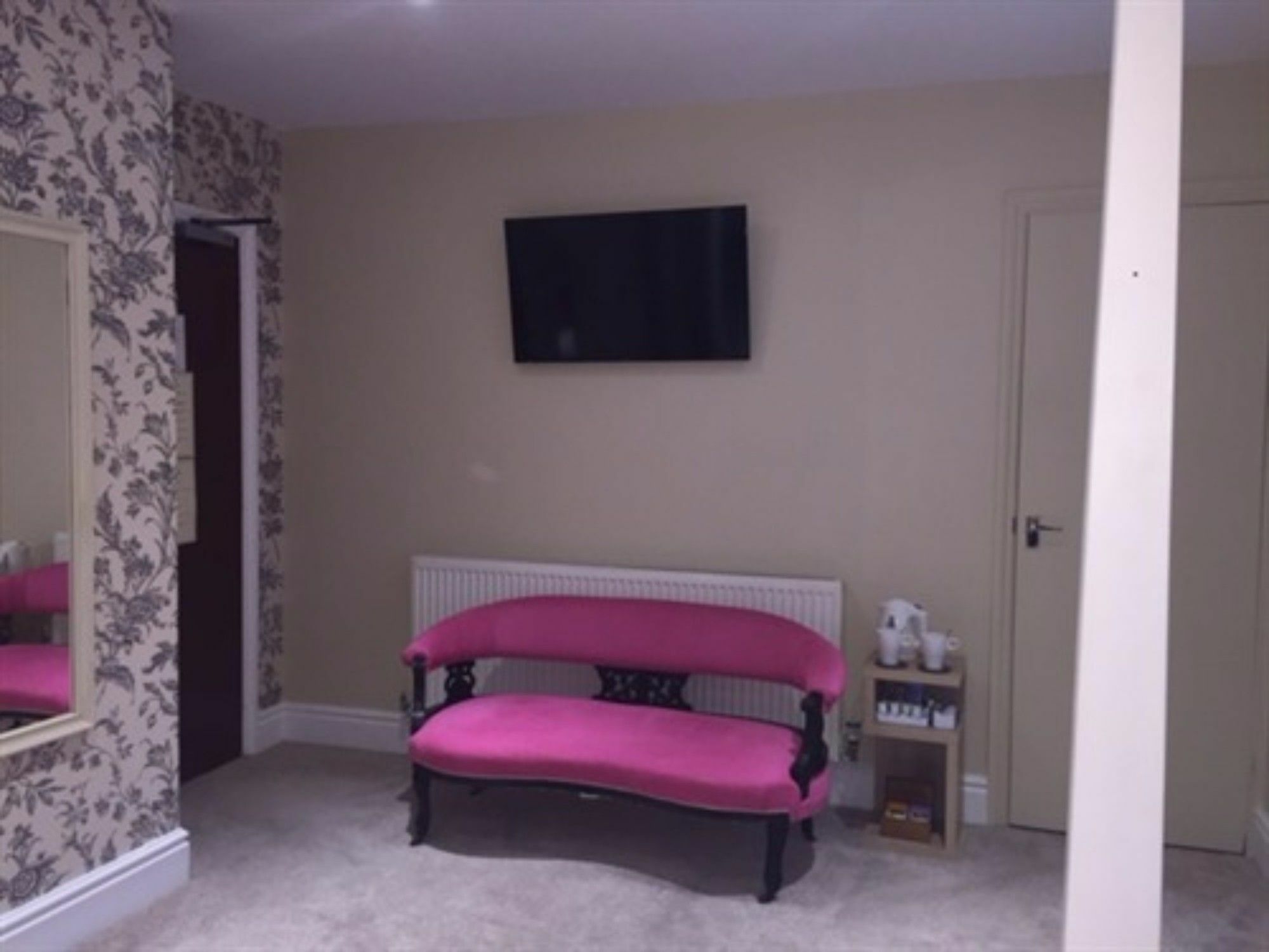 The Lansdowne Guest House Bourton-on-the-Water Extérieur photo The waiting room at the practice