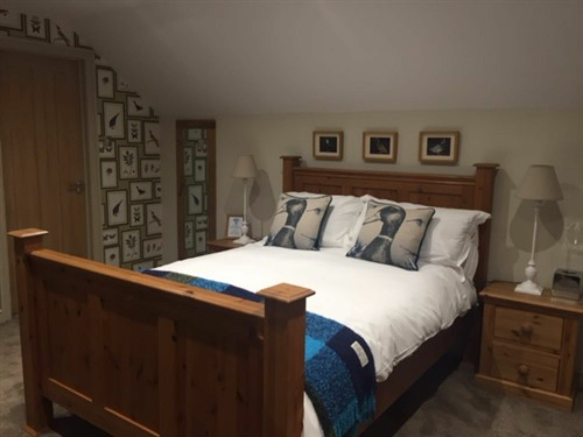 The Lansdowne Guest House Bourton-on-the-Water Extérieur photo A bedroom in the UK