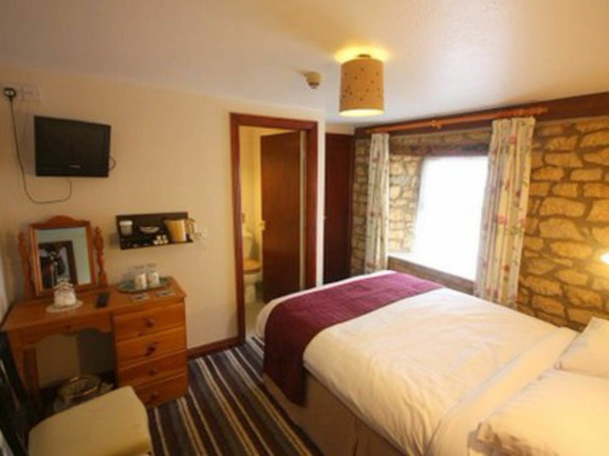 The Lansdowne Guest House Bourton-on-the-Water Extérieur photo A room at the Old Inn
